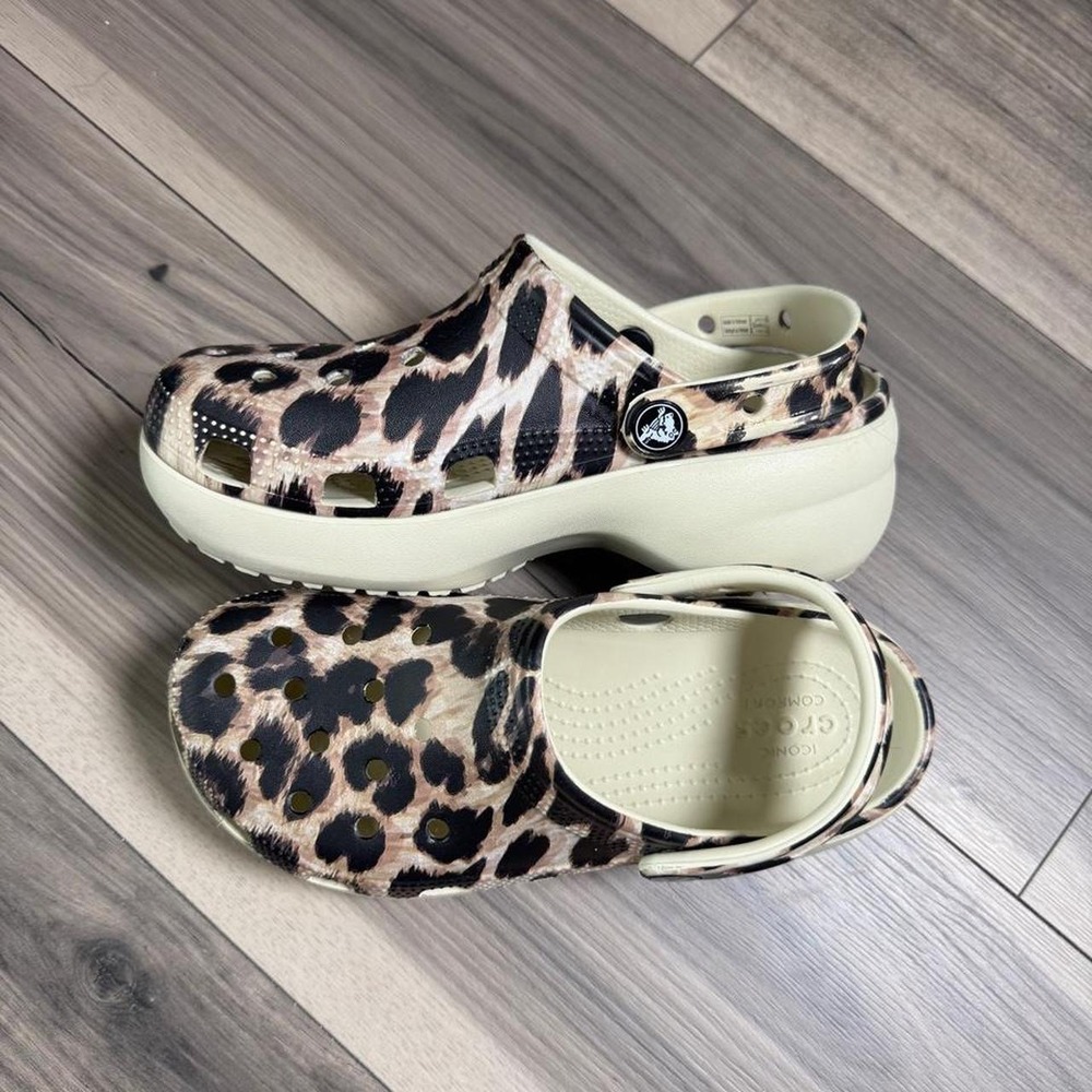 Leopard print platform Crocs clogs in women's size 5